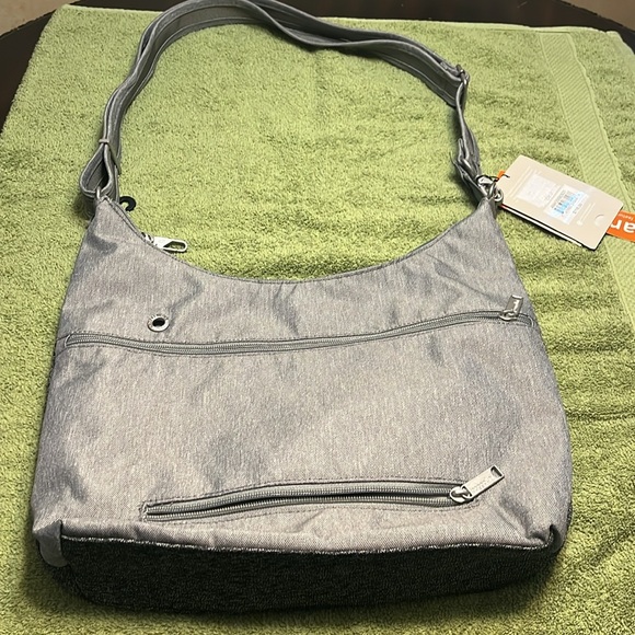 NWT Baggallini anti-theft travel bag with attached  RFID protection wallet - Picture 5 of 8